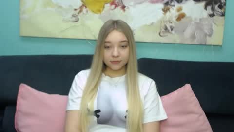 Snapshot of milanasii chatting on February 28, 5:52 am Milana online show from February 28, 5:52 am