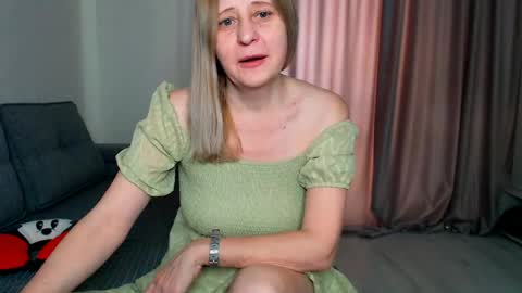 Snapshot of milanav chatting on March 2, 6:14 am Milena online show from March 2, 6:14 am