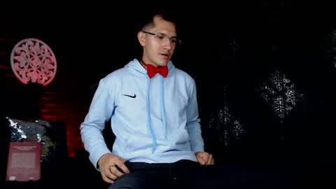 milandavid1 online show from April 24, 5:59 pm