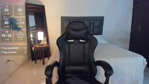 Mia online show from November 15, 4:10 am