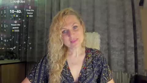 Snapshot of milanna_x chatting on May 14, 10:38 pm milanna_x online show from May 14, 10:38 pm