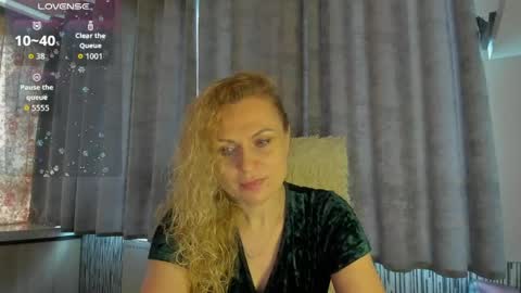 Snapshot of milanna_x chatting on May 22, 4:08 am milanna_x online show from May 22, 4:08 am