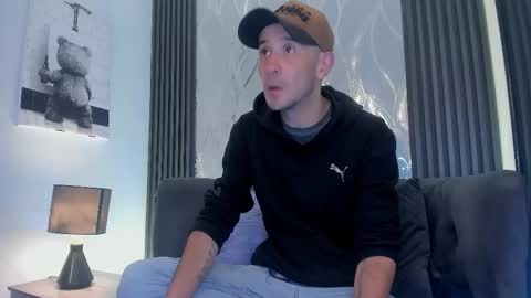 Snapshot of milanwhite_ chatting on February 20, 12:05 pm MILAN online show from February 20, 12:05 pm