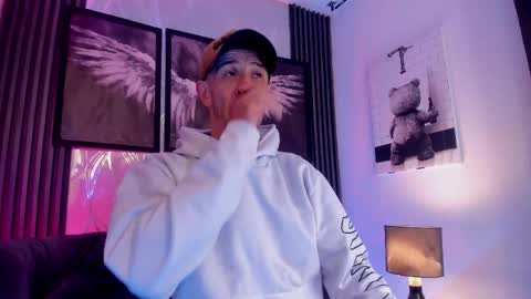 Snapshot of milanwhite_ chatting on February 25, 11:31 am MILAN online show from February 25, 11:31 am