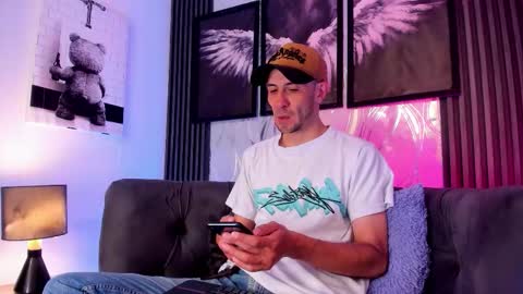 Snapshot of milanwhite_ chatting on February 27, 11:43 am MILAN online show from February 27, 11:43 am