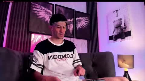 Snapshot of milanwhite_ chatting on March 2, 11:39 am MILAN online show from March 2, 11:39 am