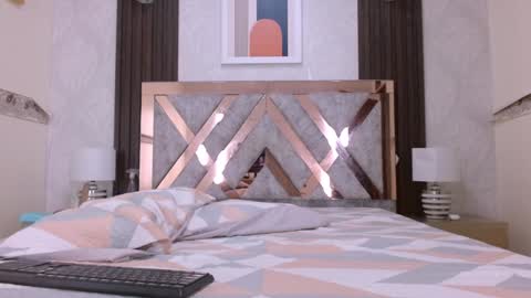 milanzaire online show from December 24, 11:00 pm