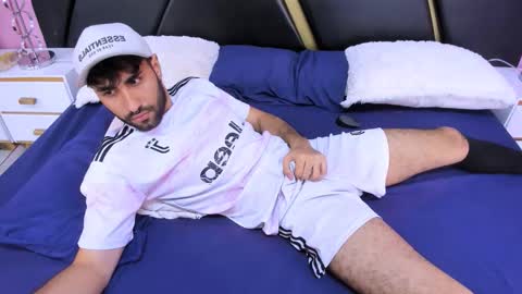 milanzaire online show from November 5, 2:00 am