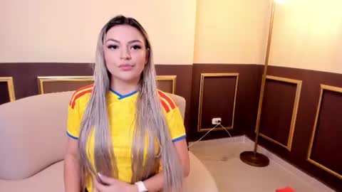 Snapshot of milaowens chatting on July 7, 12:53 pm Sexy Mila online show from July 7, 12:53 pm