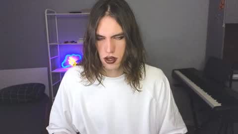 Snapshot of milaslovv chatting on December 26, 10:05 am Mila online show from December 26, 10:05 am