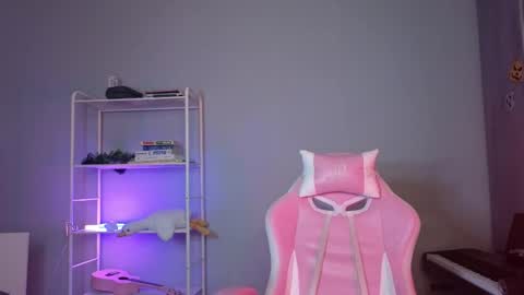 Snapshot of milaslovv chatting on February 13, 4:17 pm Mila online show from February 13, 4:17 pm