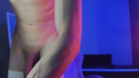 Snapshot of milaslovv chatting on March 7, 11:40 am Mila online show from March 7, 11:40 am