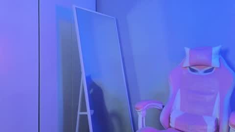 Snapshot of milaslovv chatting on March 11, 11:55 am Mila online show from March 11, 11:55 am