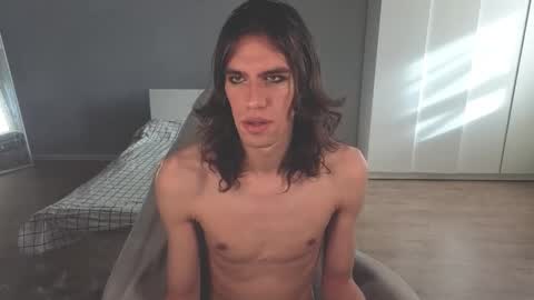 Snapshot of milaslovv chatting on October 15, 8:14 am Mila online show from October 15, 8:14 am