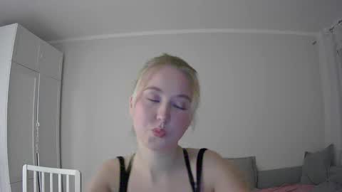 Milena new nonude shy blonde natural online show from November 4, 11:48 pm