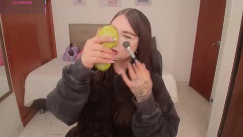 Miley online show from February 18, 2:35 pm