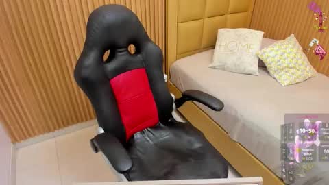 MILEY online show from October 17, 8:11 pm