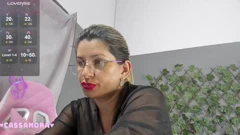 Snapshot of milf_bigboooty chatting on January 6, 4:15 am kassandra online show from January 6, 4:15 am