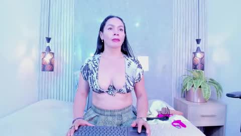 Snapshot of milf_luciana chatting on February 26, 11:20 am milf_luciana online show from February 26, 11:20 am