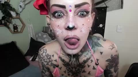 Isabella online show from October 30, 1:45 pm