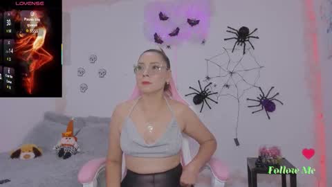 Aura  online show from October 25, 2:52 am