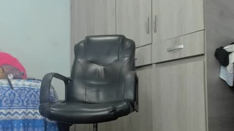 Snapshot of milff_danielaa chatting on February 9, 2:17 am Daniela  online show from February 9, 2:17 am