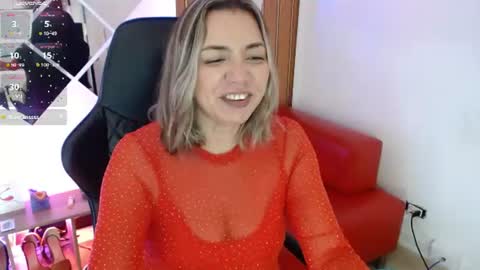 Snapshot of milfsecret69 chatting on July 8, 11:15 am Sara online show from July 8, 11:15 am