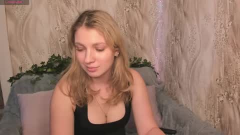 milinafox online show from April 8, 12:05 pm