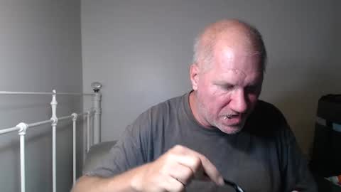 Snapshot of militarymancharliemike chatting on April 11, 1:43 am militarymancharliemike online show from April 11, 1:43 am