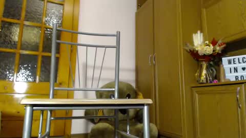 Snapshot of milk_and_hon3y chatting on December 10, 6:11 am Im  to see you here Pvts are open  I love patterns soo much online show from December 10, 6:11 am