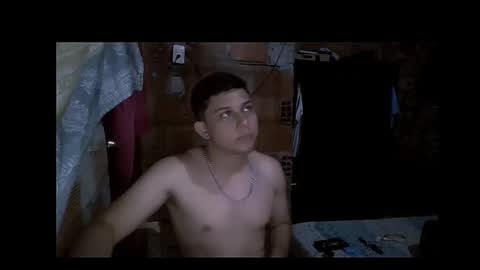 Snapshot of milk_boy25 chatting on September 13, 11:04 pm milk_boy25 online show from September 13, 11:04 pm