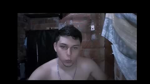 Snapshot of milk_boy25 chatting on September 17, 9:38 pm milk_boy25 online show from September 17, 9:38 pm