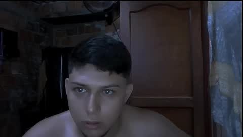 Snapshot of milk_boy25 chatting on October 23, 9:46 pm milk_boy25 online show from October 23, 9:46 pm