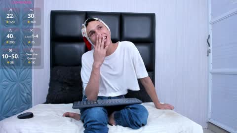 MAX online show from December 5, 9:06 pm