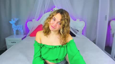 milkablond online show from January 27, 12:43 am