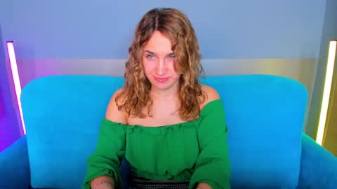 milkablond online show from February 6, 4:53 am