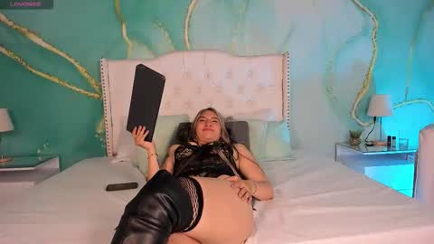 Snapshot of milkavelvett chatting on February 12, 11:49 am MiLKa VeLvEtT online show from February 12, 11:49 am