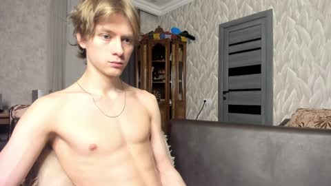 Isaac online show from April 8, 10:32 pm