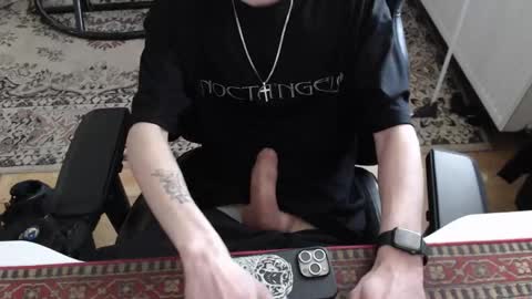 Snapshot of milkmeup_thick chatting on April 25, 2:25 pm milkmeup_thick online show from April 25, 2:25 pm