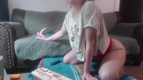 Snapshot of milknhunnny chatting on February 19, 3:39 am milknhunnny online show from February 19, 3:39 am