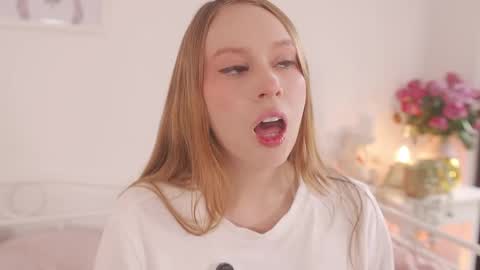 milky_0 online show from April 17, 7:06 pm