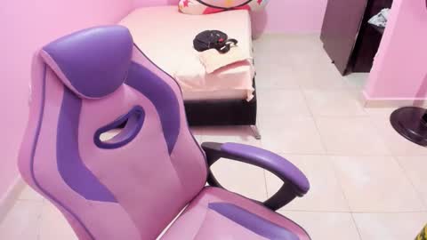 Snapshot of milky__boobs69 chatting on November 26, 7:48 pm vale online show from November 26, 7:48 pm