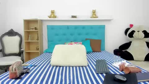 Snapshot of milky_emma chatting on January 16, 12:09 pm milky_emma online show from January 16, 12:09 pm