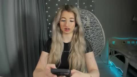 Vivian online show from October 18, 9:32 am