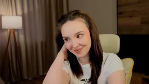 Snapshot of milkyclub chatting on June 17, 1:56 pm Kira online show from June 17, 1:56 pm