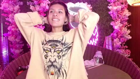Snapshot of milla_davis chatting on December 9, 7:18 pm MILLA online show from December 9, 7:18 pm