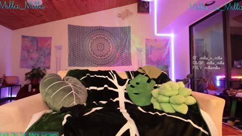 milla_milla online show from January 26, 5:13 am