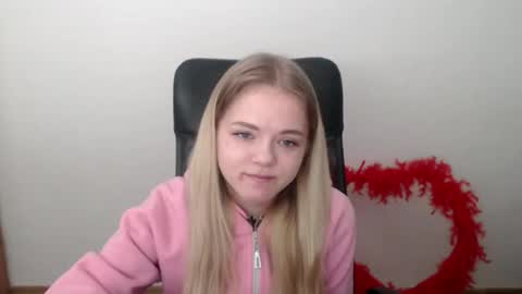 Snapshot of millaloveli chatting on February 18, 8:43 am millaloveli online show from February 18, 8:43 am