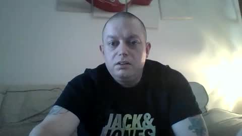 niceguy81 online show from April 21, 1:28 pm