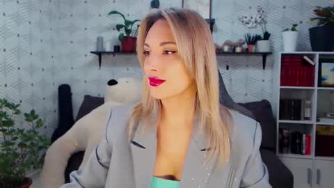 MillaXQueen online show from February 4, 4:13 pm